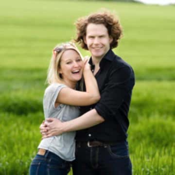 Cornfield couples shoot in Basingstoke